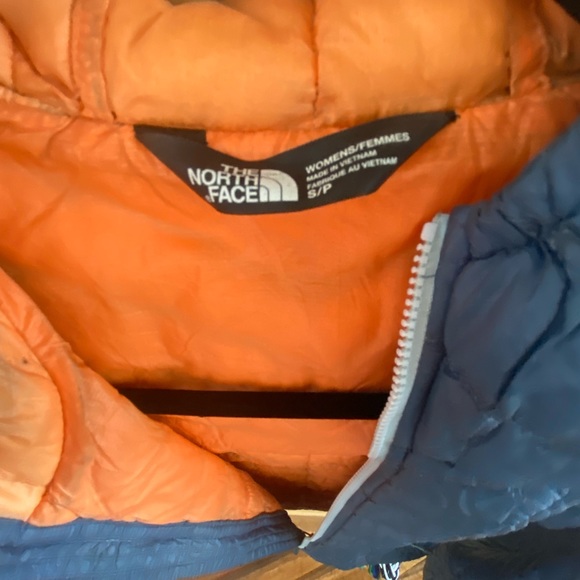The north face puffer jacket | size S - Picture 3 of 3